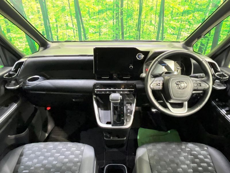 2022 Toyota Voxy 6BA-MZRA95W (UW-6a6035f9a142b)[16]