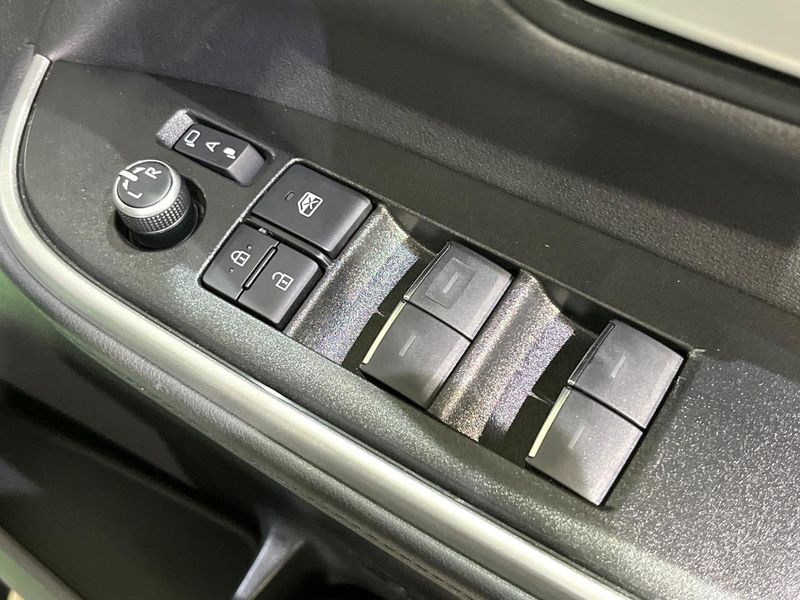 2022 Toyota Voxy 6BA-MZRA95W (UW-6a6035f9a142b)[12]