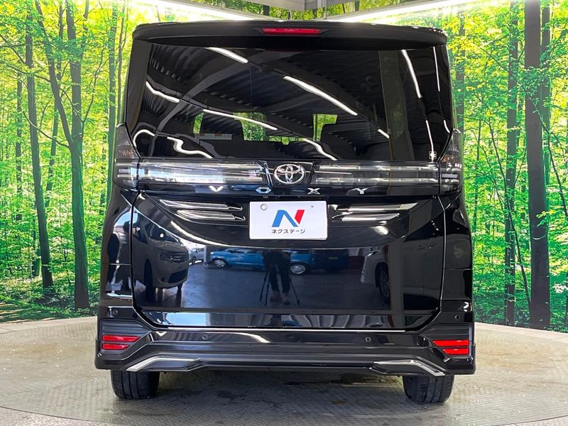 2022 Toyota Voxy 6BA-MZRA95W (UW-6a6035f9a142b)[8]