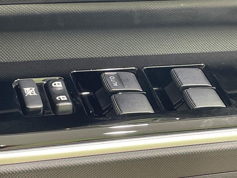 2018 Toyota Aqua DAA-NHP10H (UW-6a603609144be)[4]