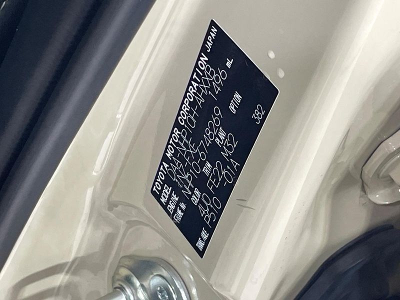 2018 Toyota Aqua DAA-NHP10H (UW-6a603609144be)[1]