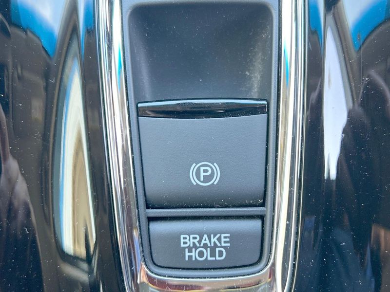 2017 Honda Vezel DAA-RU4 (UW-6a60363785d9b)[17]