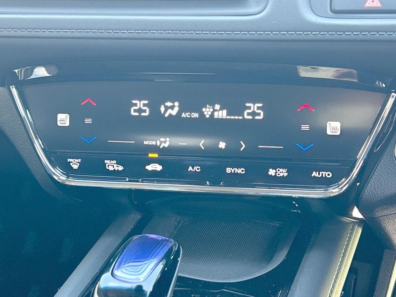 2017 Honda Vezel DAA-RU4 (UW-6a60363785d9b)[15]