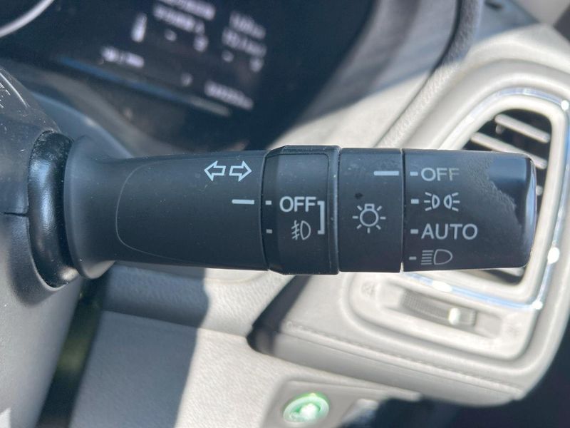 2017 Honda Vezel DAA-RU4 (UW-6a60363785d9b)[26]