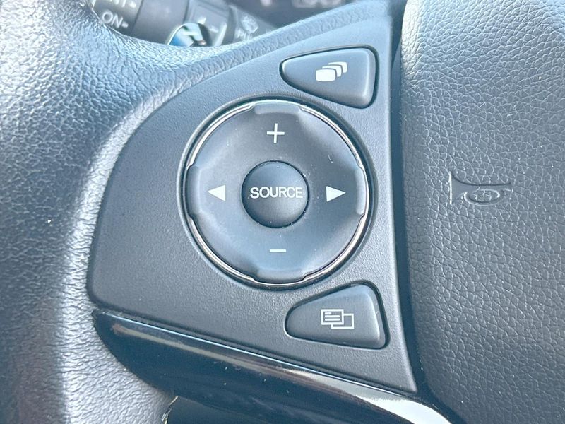 2017 Honda Vezel DAA-RU4 (UW-6a60363785d9b)[20]