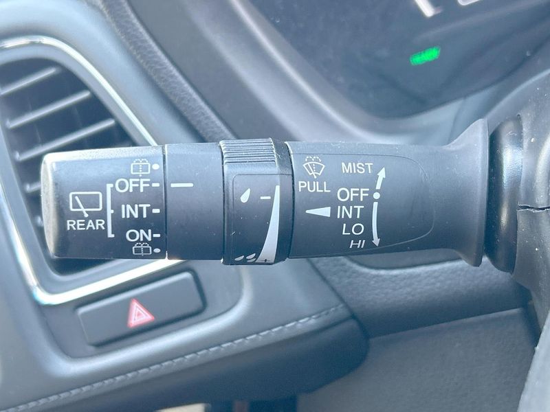 2017 Honda Vezel DAA-RU4 (UW-6a60363785d9b)[27]