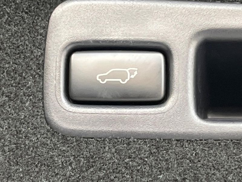 2018 Toyota Harrier DBA-ZSU60W (UW-6a6036cd3a96a)[23]