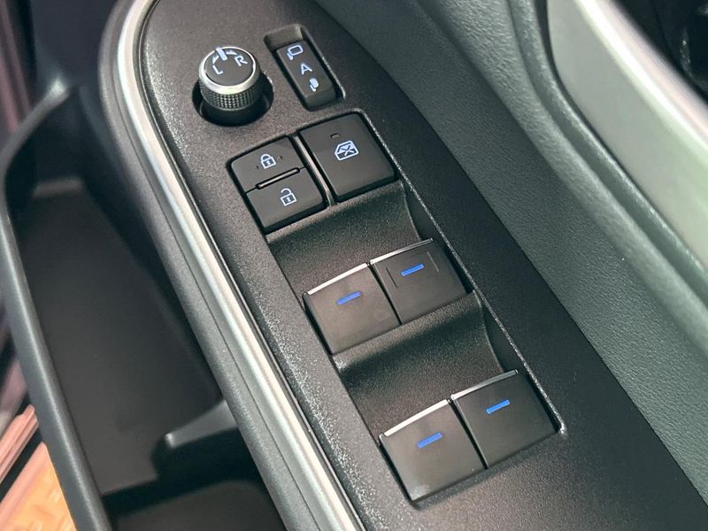 2023 Toyota Voxy 6AA-ZWR90W (UW-6a6036fcc6554)[15]