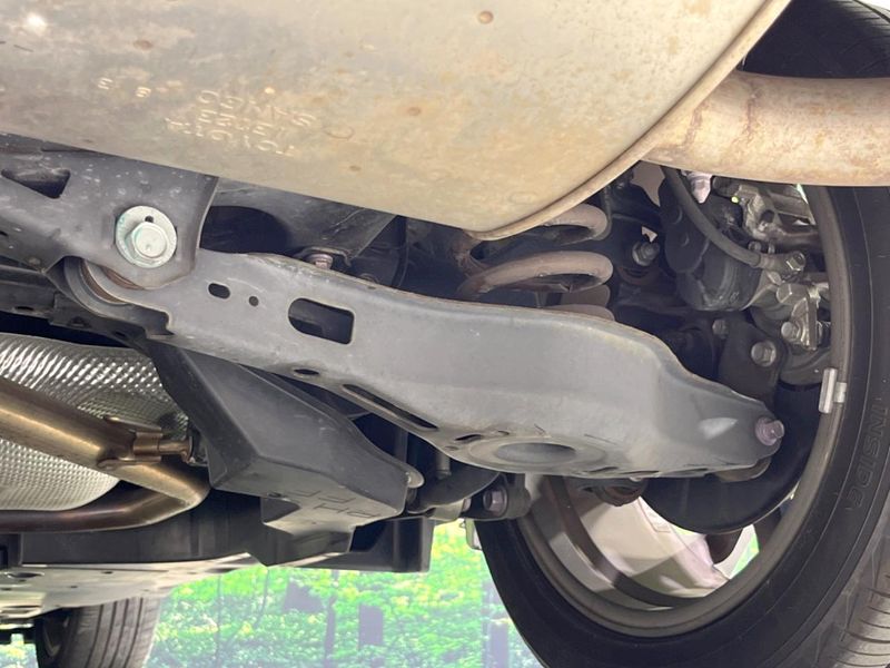 2018 Toyota C-HR DAA-ZYX10 (UW-6a60370c45c2f)[23]
