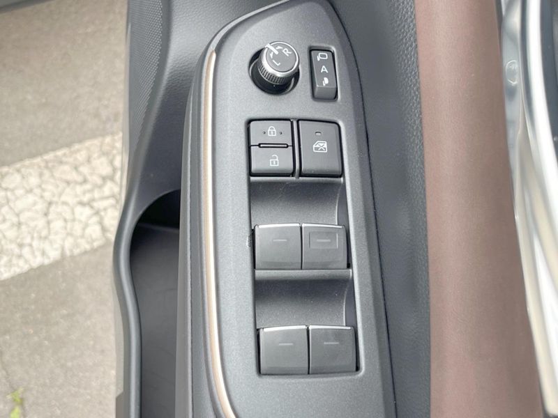 2023 Toyota Crown Crossover 6AA-AZSH35 (UW-6a61abeaebb09)[20]