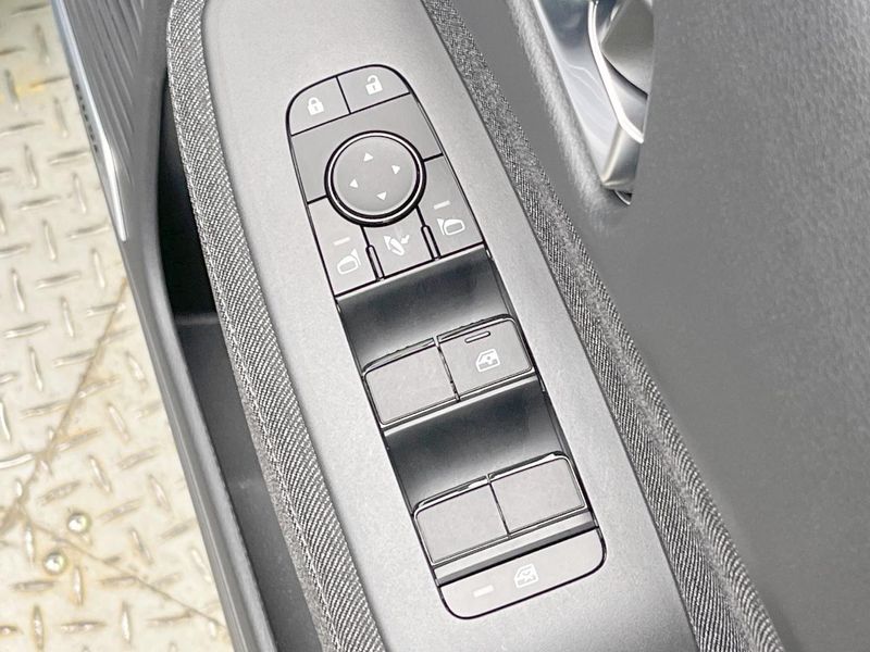 2023 Nissan Aura 6AA-FE13 (UW-6a61ac5921c89)[21]