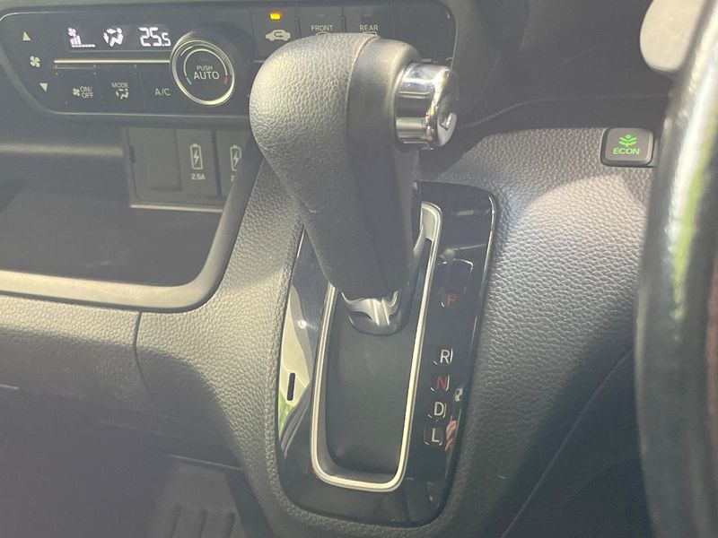 2018 Honda N-BOX CUSTOM DBA-JF3 (UW-6a61acf0631bf)[25]