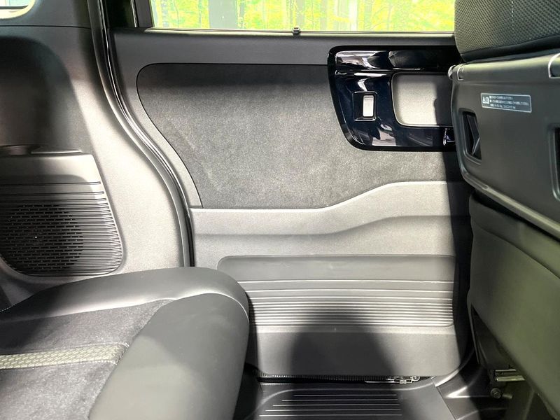 2023 Honda N-BOX CUSTOM 6BA-JF3 (UW-6a61acffec023)[28]