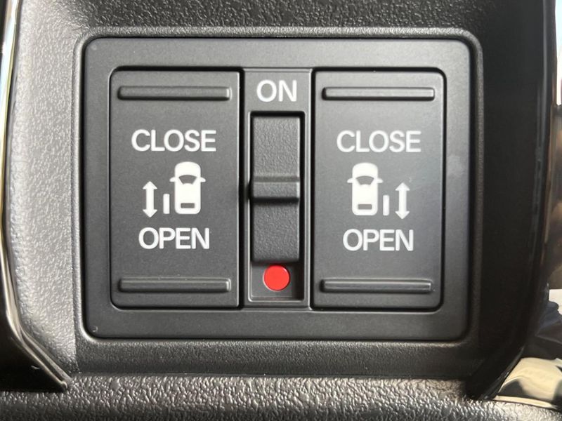 2023 Honda N-BOX CUSTOM 6BA-JF5 (UW-6a61ad2217fcb)[26]