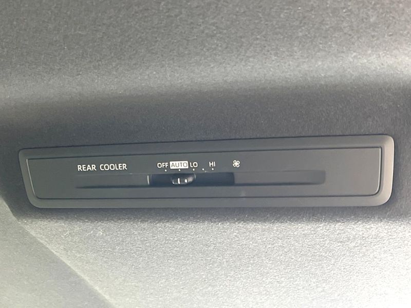 2023 Toyota Noah 6BA-MZRA90W (UW-6a61ae747930c)[10]