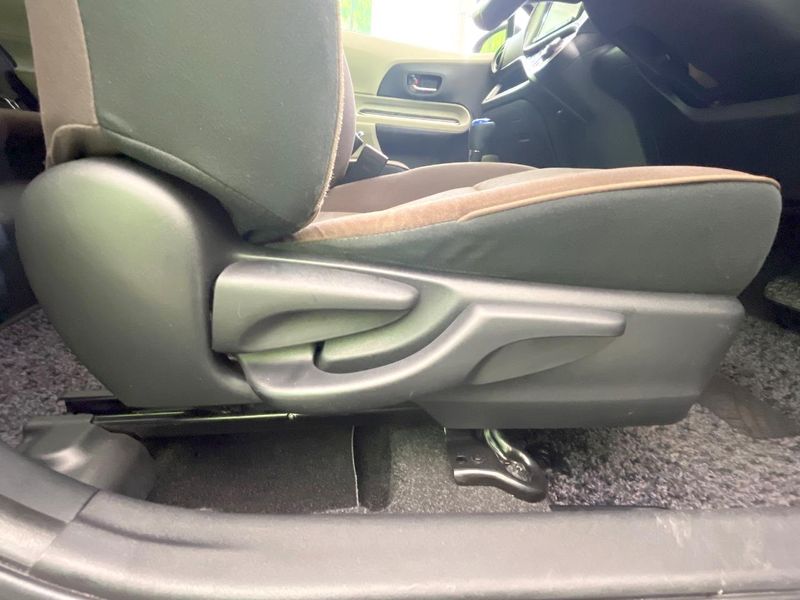 2013 Toyota Aqua DAA-NHP10 (UW-6a61ae87cddf5)[10]