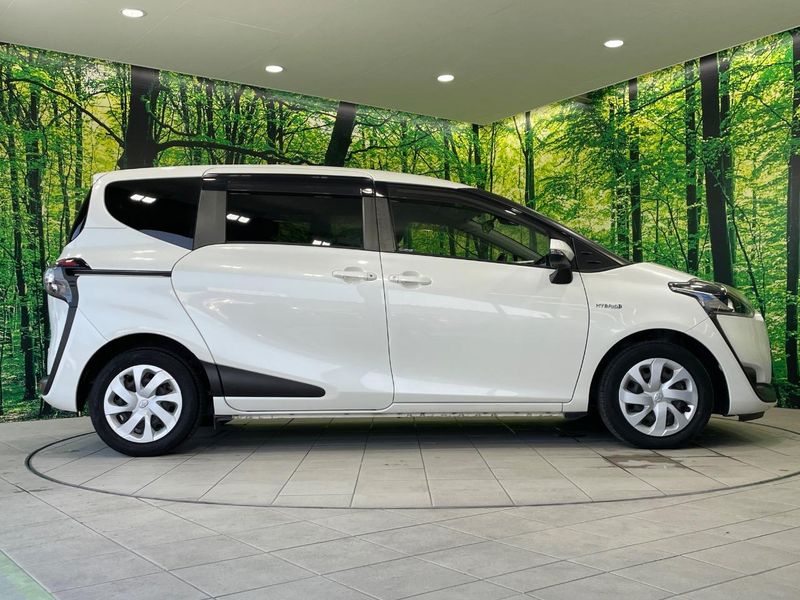 2017 Toyota Sienta DAA-NHP170G (UW-6a61ae90b116f)[19]