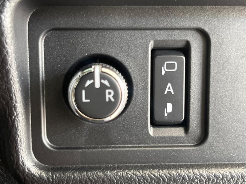 2022 Toyota Land Cruiser Prado 3BA-TRJ150W (UW-6a61aef5265f5)[28]