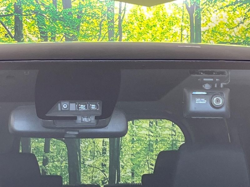 2018 Toyota Voxy DBA-ZRR80W (UW-6a61af44e49b2)[5]