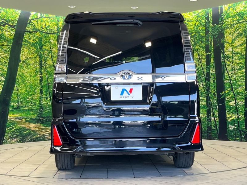 2018 Toyota Voxy DBA-ZRR80W (UW-6a61af44e49b2)[15]