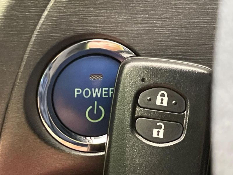 2015 Toyota Prius DAA-ZVW30 (UW-6a61af62b8271)[17]