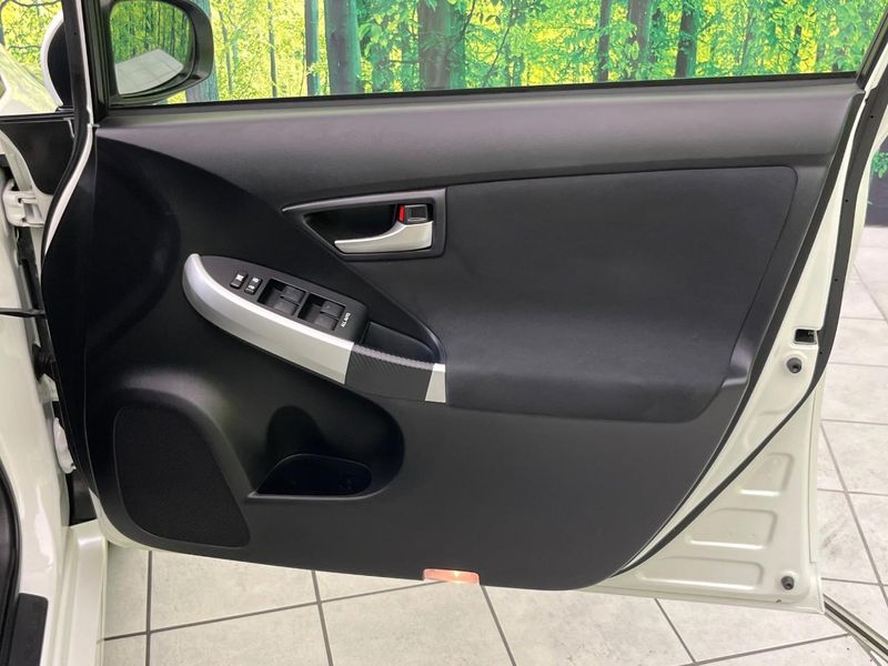 2015 Toyota Prius DAA-ZVW30 (UW-6a61af62b8271)[12]