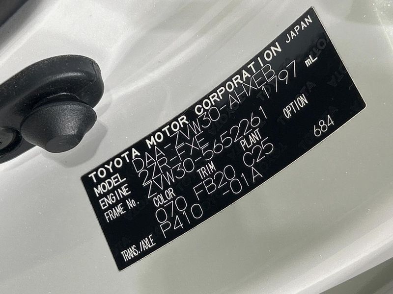 2013 Toyota Prius DAA-ZVW30 (UW-6a61af64e1459)[1]