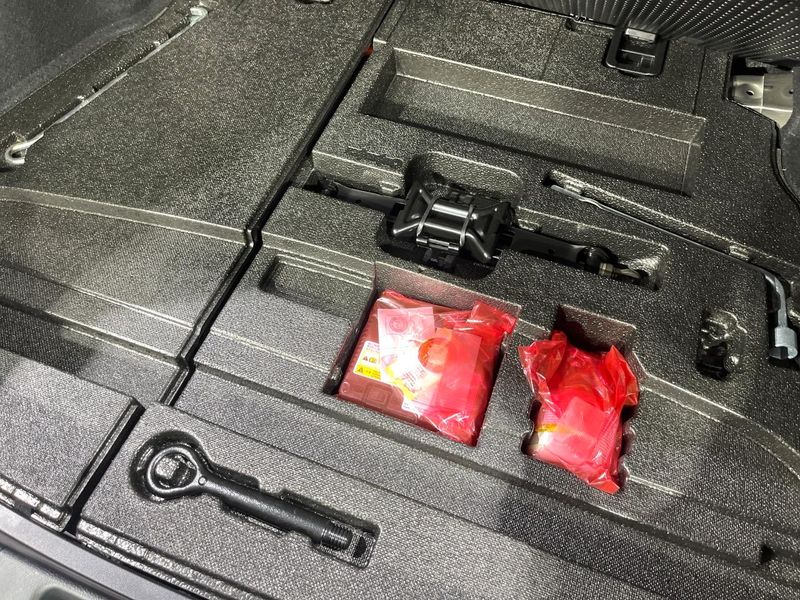 2018 Toyota Prius DAA-ZVW50 (UW-6a61af69d9517)[14]