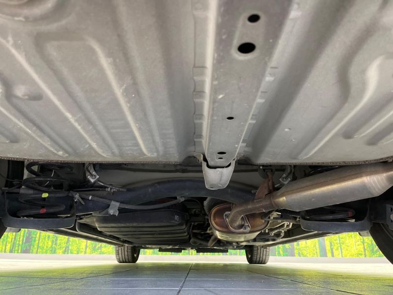 2019 Toyota Voxy DAA-ZWR80W (UW-6a61af8309452)[18]