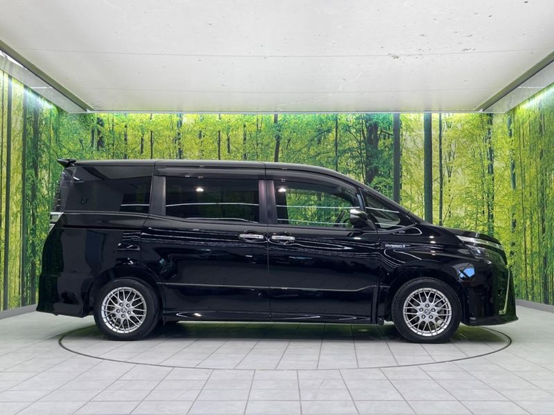 2019 Toyota Voxy DAA-ZWR80W (UW-6a61af8309452)[29]