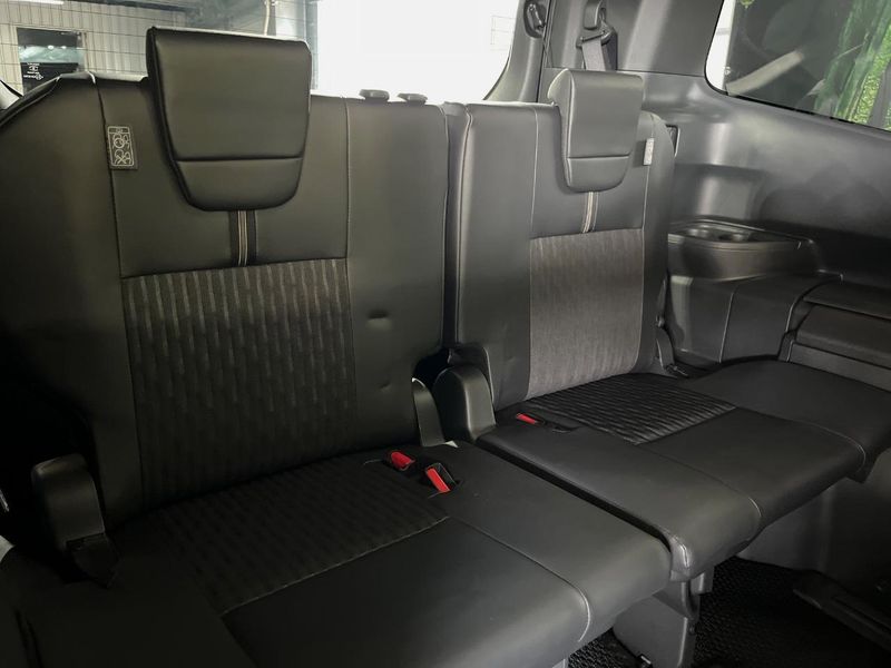 2022 Toyota Noah 6AA-ZWR90W (UW-6a61af85bfad7)[10]