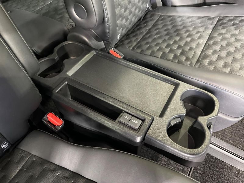 2024 Toyota Voxy 6AA-ZWR95W (UW-6a61af94bdb37)[13]