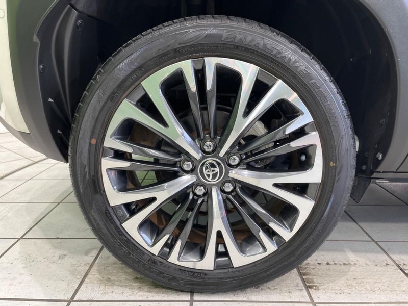 2021 Toyota Yaris Cross 6AA-MXPJ10 (UW-6a62d8b6bf13f)[23]