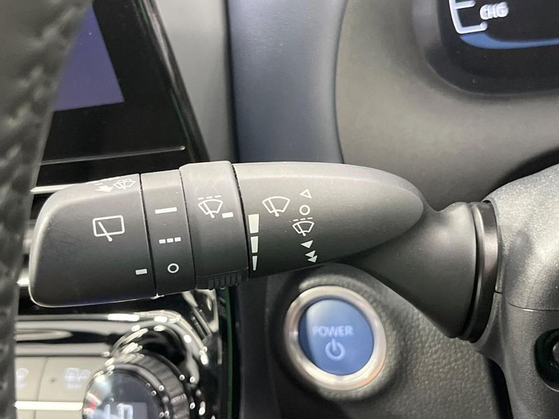 2022 Toyota Aqua 6AA-MXPK11 (UW-6a62d8c47cdb0)[18]