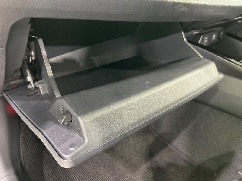 2023 Toyota Prius 6AA-MXWH60 (UW-6a62d8e0597e6)[28]