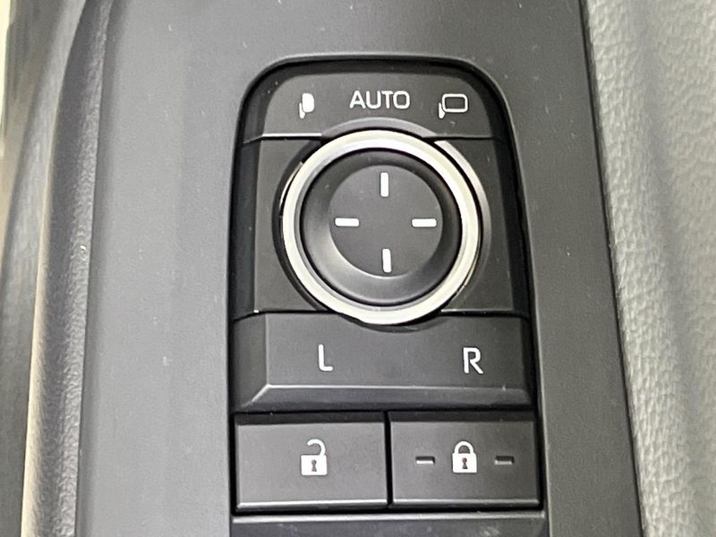 2023 Toyota Prius 6AA-MXWH65 (UW-6a62d8e7b645a)[16]