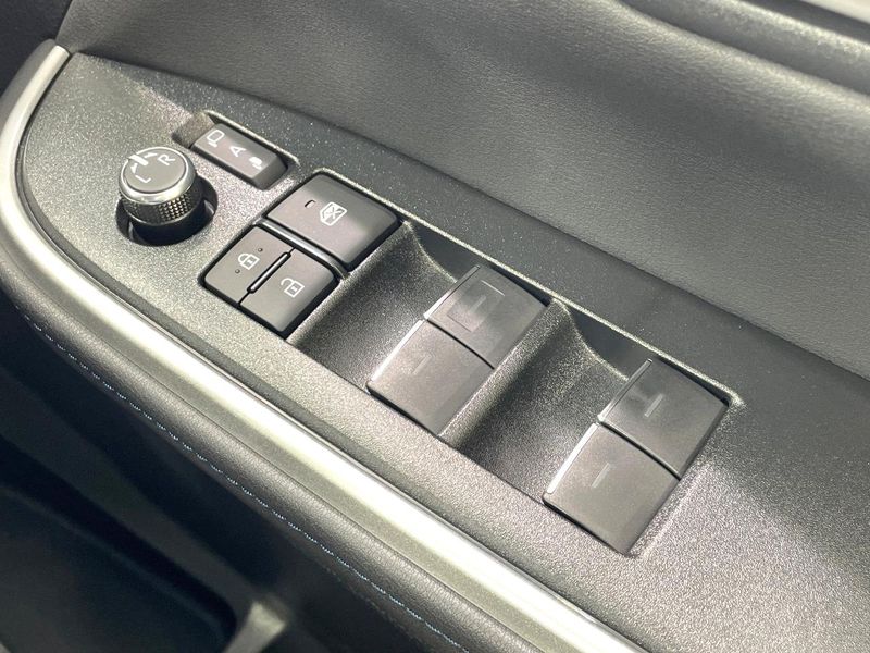 2024 Toyota Voxy 6BA-MZRA90W (UW-6a62d8f21054a)[19]