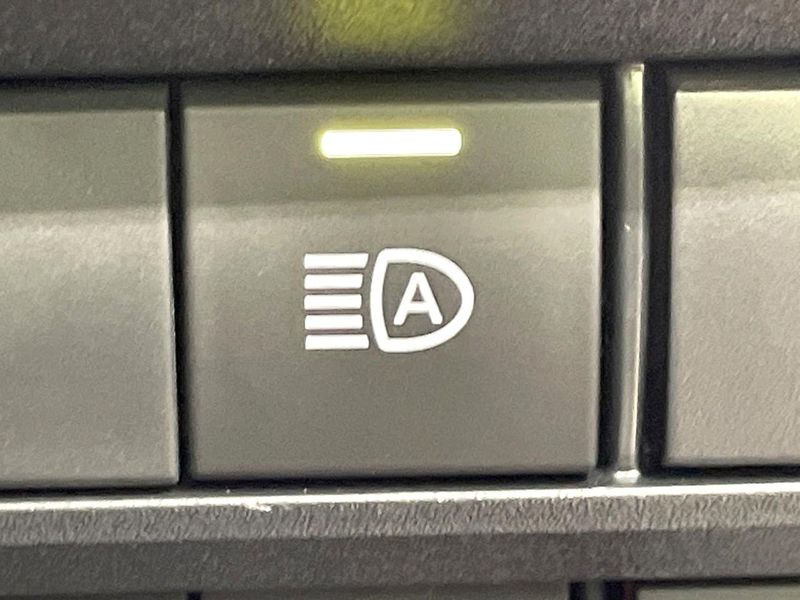 2024 Toyota Voxy 6BA-MZRA90W (UW-6a62d8f21054a)[21]