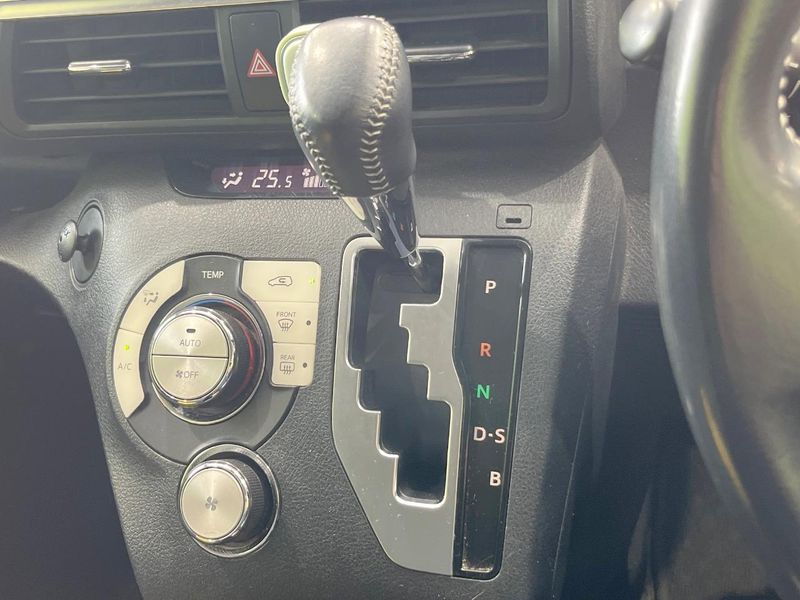 2017 Toyota Sienta DBA-NSP170G (UW-6a62d911cf5ee)[26]