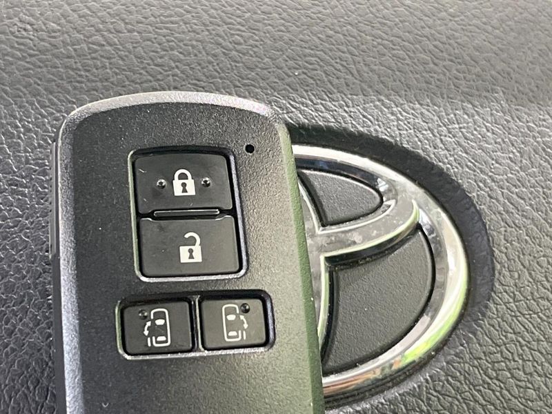 2017 Toyota Sienta DBA-NSP170G (UW-6a62d911cf5ee)[28]