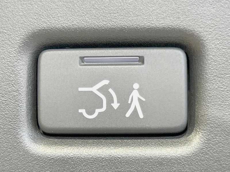 2021 Honda Vezel 6AA-RV5 (UW-6a62d9380f7ea)[17]