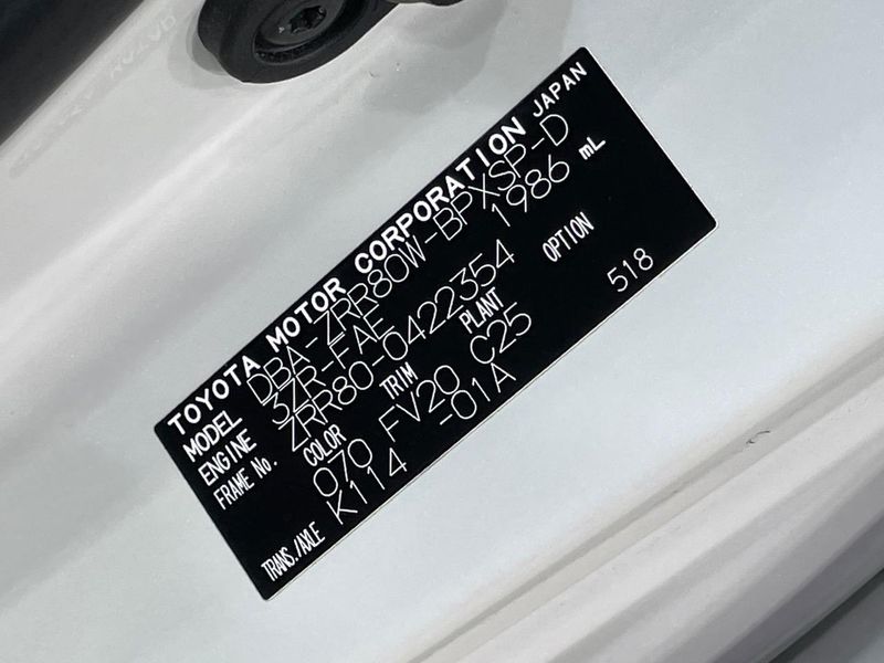 2018 Toyota Voxy DBA-ZRR80W (UW-6a62d9ccc2e34)[1]