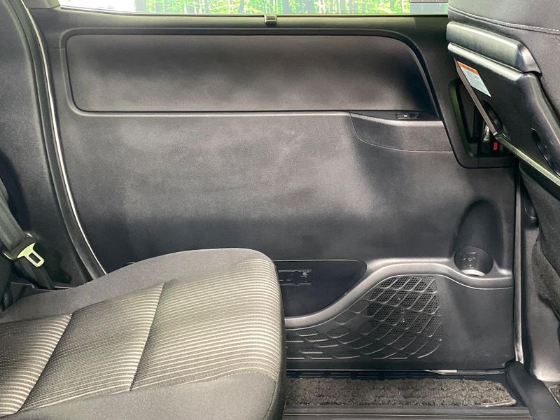 2018 Toyota Voxy DBA-ZRR80W (UW-6a62d9ccc2e34)[28]