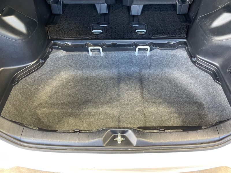 2018 Toyota Voxy DBA-ZRR80W (UW-6a62d9ccc2e34)[26]