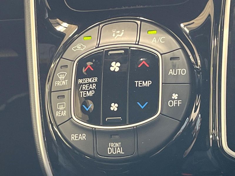 2019 Toyota Voxy DBA-ZRR85W (UW-6a62d9d6cd2ad)[22]