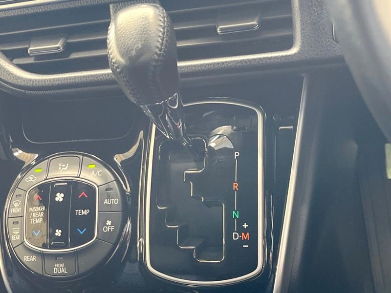 2019 Toyota Voxy DBA-ZRR85W (UW-6a62d9d6cd2ad)[23]