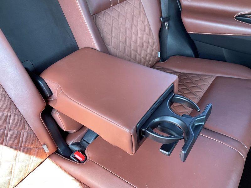 2018 Toyota Harrier DBA-ZSU60W (UW-6a62d9dbb20d6)[19]