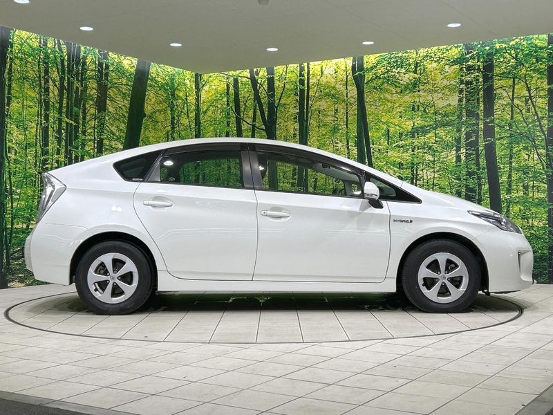 2015 Toyota Prius DAA-ZVW30 (UW-6a62d9e72768d)[8]