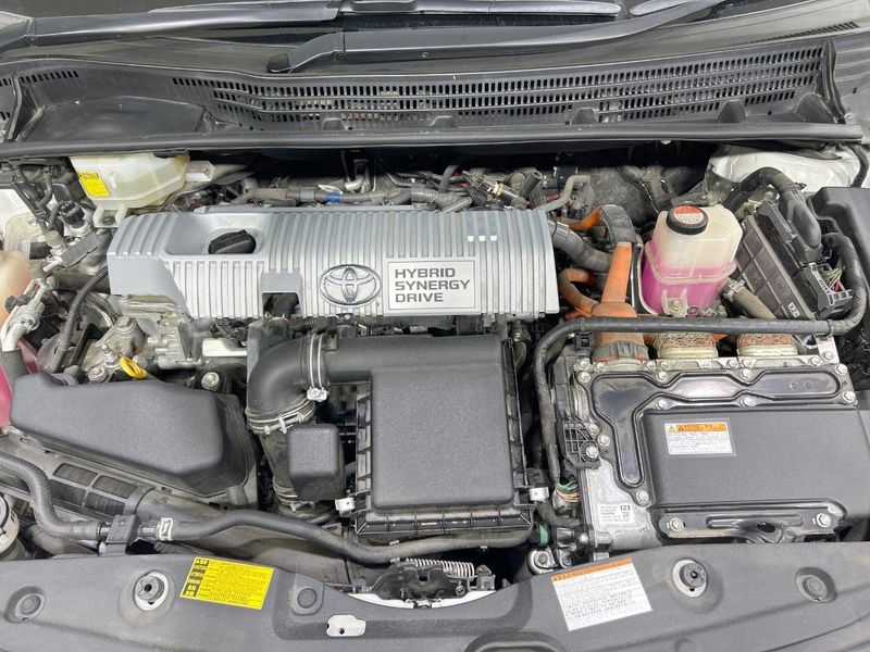 2015 Toyota Prius DAA-ZVW30 (UW-6a62d9e72768d)[4]