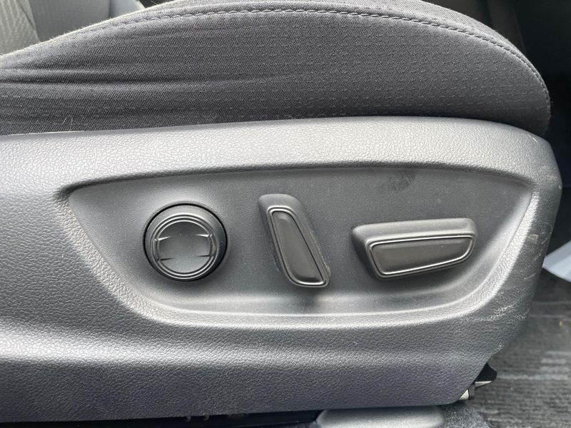 2019 Toyota Prius DAA-ZVW51 (UW-6a62d9f11f038)[23]